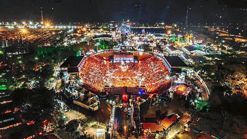 Estádio de rodeios de Barretos lotado durante show na Festa do Peão (Foto: Reprodução)