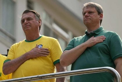 Jair Bolsonaro e Tarcísio de Freitas em ato na Avenida Paulista em 2024; desta vez, nenhum dos dois vai comparecer à manifestação (Foto: Nelson Almeida/AFP)