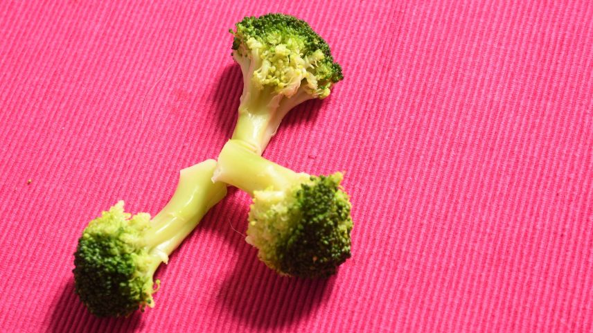 Vegetal brócolos-rabe ou rapini mal conservado pode ter causado botulismo na Itália (Foto: Karime Xavier - 24.ago.23/Folhapress)