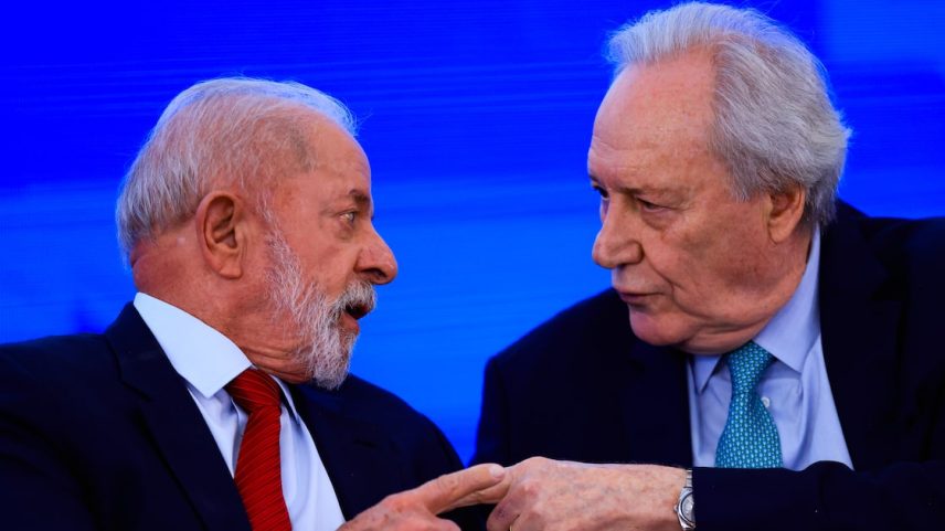 Presidente da República, Luiz Inácio Lula da Silva, e o ministro da Justiça, Ricardo Lewandowski, durante evento no Palácio do Planalto (Foto: WILTON JUNIOR)