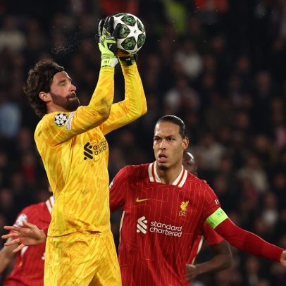Alisson é nomeado candidato ao Troféu Yashin de melhor goleiro em 2025
