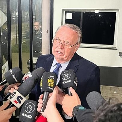 Corinthians: Stabile é resgatado após ficar preso em elevador durante eleição