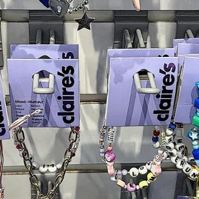 Claire's vende a maior parte de seus negócios na América do Norte após falência