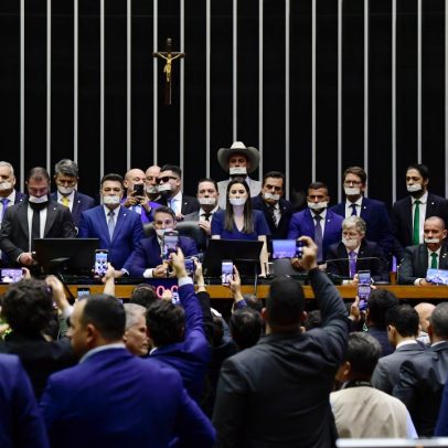 Senador enfrenta pressão bolsonarista para apoiar impeachment de Moraes