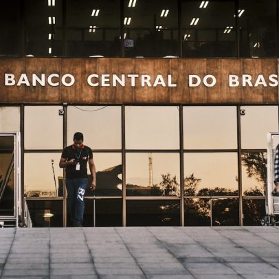 BC deve reduzir juros em dezembro devido à inflação controlada, afirma economista-chefe