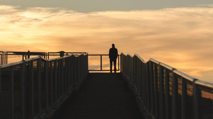 No Brasil, o seguro de vida é pouco compreendido e muitas vezes só valorizado quando já é tarde demais. (Foto: Gabrie/Unsplash)
