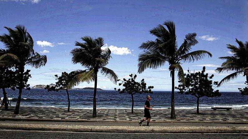 Rio terá tempo firme e aumento de temperatura nos próximos dias com chegada de veranico na quarta-feira (20) — Foto: Fabiano Rocha / Agência O Globo