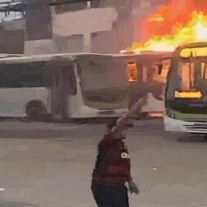 Incêndio destrói dez ônibus na garagem da Viação Pavunense, na Pavuna