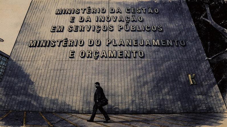 Fachada do prédio do Ministério do Planejamento e Orçamento e do Ministério da Gestão e da Inovação em Serviços Públicos (Foto: Rafa Neddermeyer / Agência Brasil)