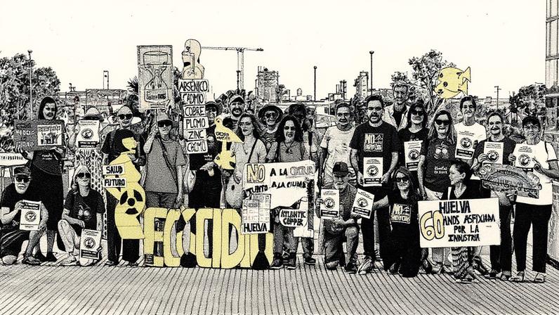 Integrantes de distintas plataformas cidadanas de Huelva, que apresentaram demandas contra a emissão de gases contaminantes, na última quinta-feira na capital onubense. (Foto: PACO PUENTES)