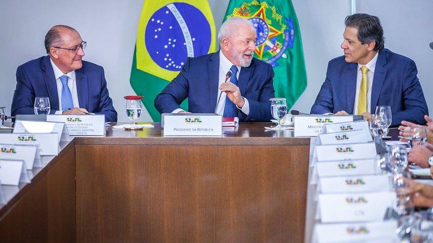 Presidente Lula; ministro da Fazenda Fernando Haddad; vice-presidente e ministro Desenvolvimento, Indústria, Comércio e Serviços Geraldo Alckmin — Foto: Diogo Zacarias