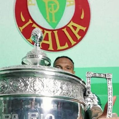 Ex-Corinthians se junta ao Palmeiras e defende título de campeão mundial
