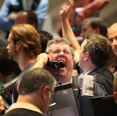 Cinco ações para investir com o S&P 500 próximo de recordes históricos