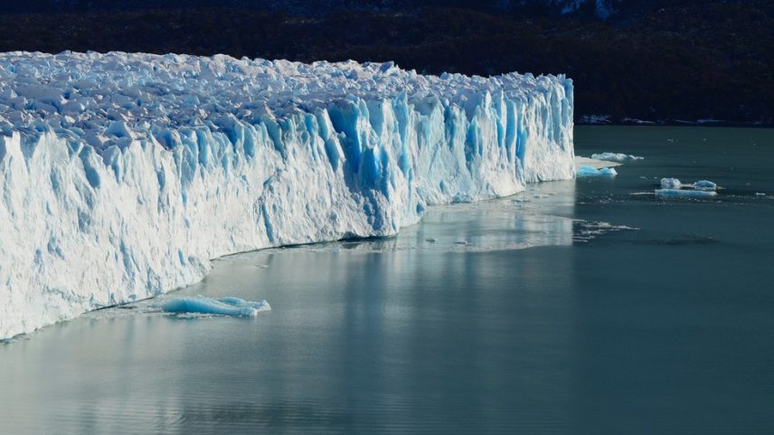 Aquecimento global pode estar contribuindo para a elevação do nível dos oceanos mais rápido do que se imaginava (Foto: Unsplash)