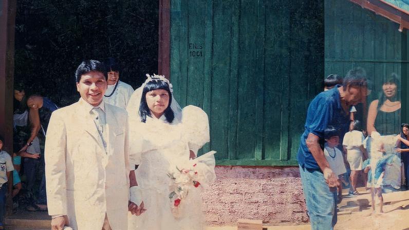 Pamadeli Suruí e Eliza Suruí, aldeia Lapetanha, em 1999. (Foto: Acervo Kabena Cinta Larga)
