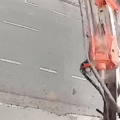 Guindaste desaba no Centro de SP e quase atinge veículo e pedestres