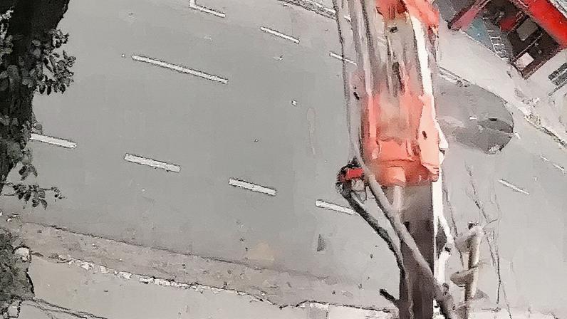 Guindaste de obra cai em rua do Centro de SP (Foto: Reprodução)