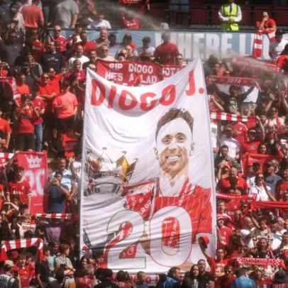 Liverpool e Crystal Palace prestam homenagens a Diogo Jota na Supercopa inglesa