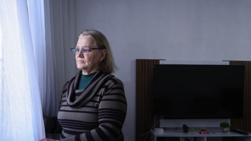 A aposentada Rosely Calvo, de 72 anos, perdeu R$ 3 mil após ser vítima de um estelionato virtual. (Foto: Daniel Teixeira/Estadao)