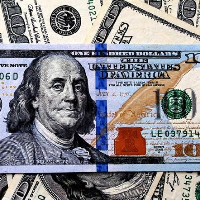Dólar recua para R$ 5,41 com influência do noticiário local e exterior