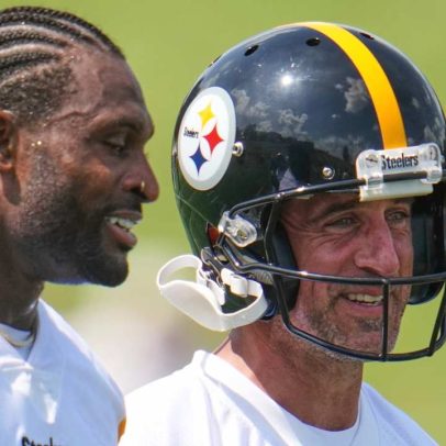 Rodgers e Steelers desafiam Eagles na disputa pela supremacia da NFC