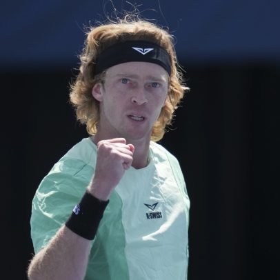 Rublev avança às quartas de final em Toronto após abandono de Fokina