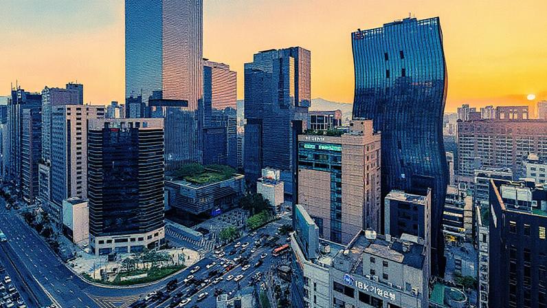Cena do pôr do sol com trilhas de luz do tráfego passando por um cruzamento no centro do distrito comercial de Gangnam, na cidade de Seul, Coreia do Sul (Foto: Mongkol Chuewong | Moment | Getty Images)
