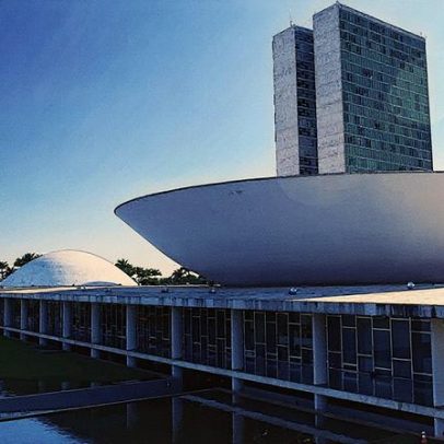 Deputados federais recebem salários até 41 vezes superiores à média nacional