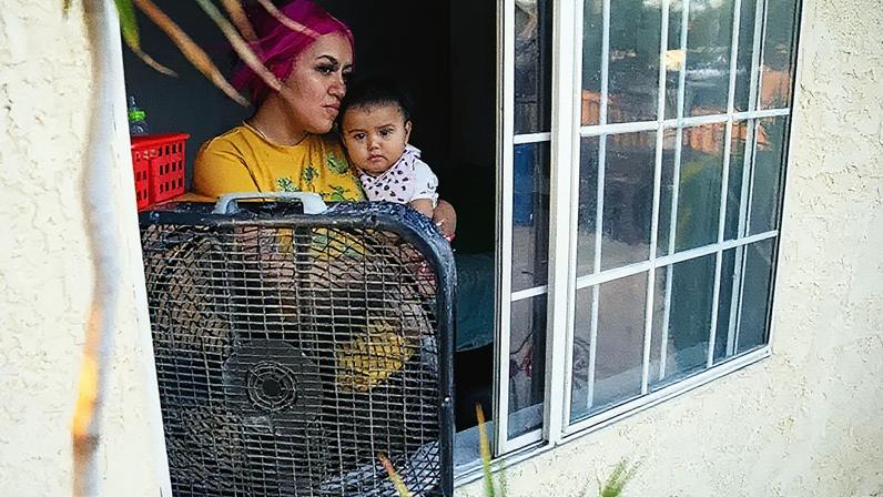 Família vive sem ar-condicionado em casa no sul de Los Angeles (Foto: Reprodução)