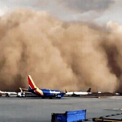 Paredes de poeira 'engolem' cidade nos EUA; entenda o fenômeno do haboob