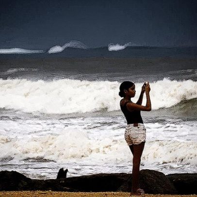 Hurricane Erin provoca ondas fortes na costa oeste dos Estados Unidos em categoria 2