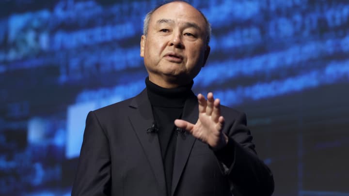 Masayoshi Son, presidente e diretor executivo do SoftBank Group Corp., fala no evento SoftBank World em Tóquio, Japão, na quarta-feira, 16 de julho de 2025. (Foto: Kiyoshi Ota | Bloomberg | Getty Images)