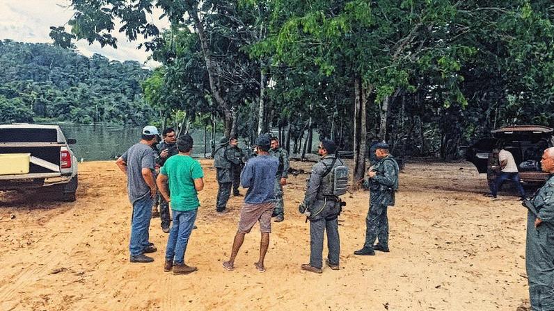 Policiais do Amapá e do Pará investigam ataque que deixou oito mortos na divisa entre os estados (Foto: Divulgação/GTA)
