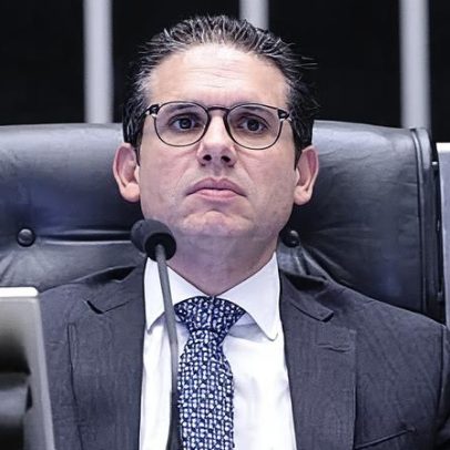 Motta forma comissão para discutir reforma administrativa no governo