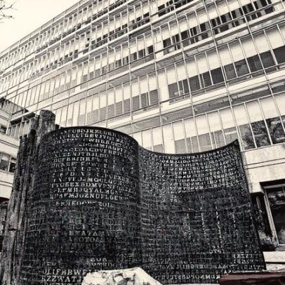 Artista leiloa solução de enigma da CIA e pode arrecadar até R$ 2,7 milhões