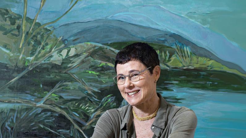 A artista plástica Esther Bonder em seu ateliê em São Conrado, no Rio (Foto: Ana Branco)