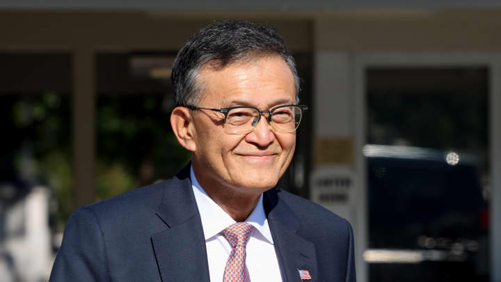 Lip-Bu Tan, CEO da Intel Corp., sai após uma reunião na Casa Branca em Washington, DC, EUA, na segunda-feira, 11 de agosto de 2025. (Foto: Alex Wroblewski | Bloomberg | Getty Images)