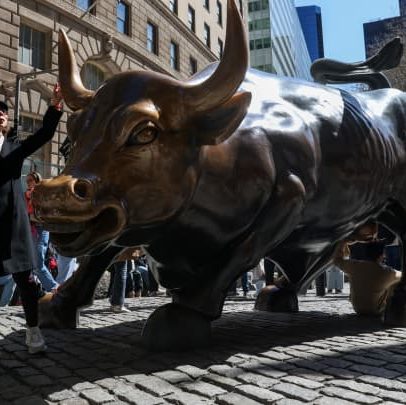 Investidores de rua dominam o mercado em 2023, superando Wall Street