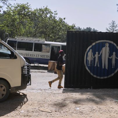Bandidos atacam orfanato no Haiti e sequestram nove pessoas em ação violenta