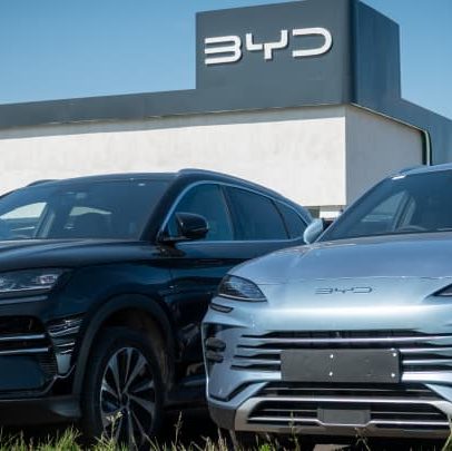 BYD da China enfrenta queda nas entregas devido à guerra de preços de EVs