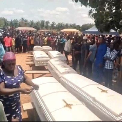 Protestos na Nigéria exigem ação do governo após massacre de 200 cristãos