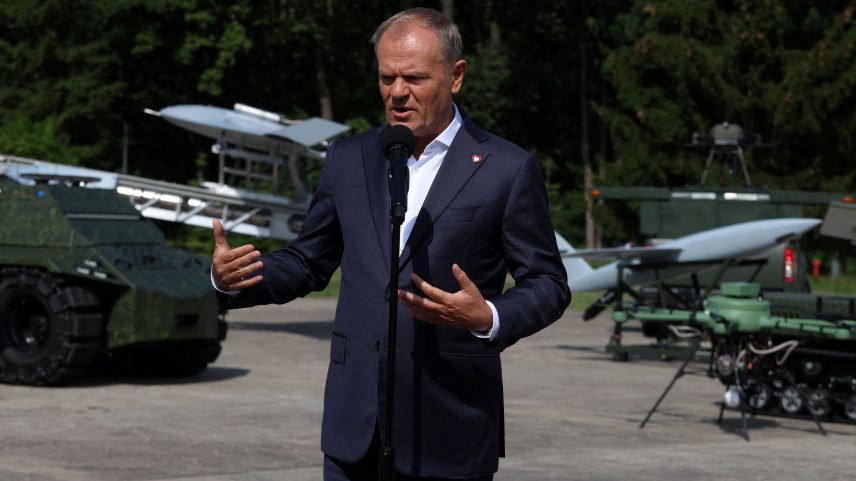 Premiê polonês Donald Tusk em Varsóvia 30/7/2025 (Foto: Robert Kowalewski/Agencja Wyborcza.pl via REUTERS)