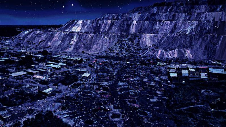 Uma vista aérea mostra a mineros artesanais trabalhando em uma mina de cobalto e cobre, o 26 de maio de 2025 perto de Kolwezi, República Democrática do Congo. (Foto: Michel Lunanga/Getty Images)