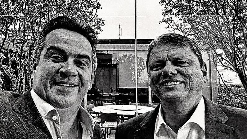 Ciro Nogueira e Tarcísio de Freitas posam para foto juntos (Foto: Reprodução)