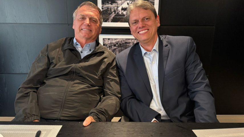 Jair Bolsonaro e Tarcísio de Freitas em almoço em Brasília (Foto: Reprodução)