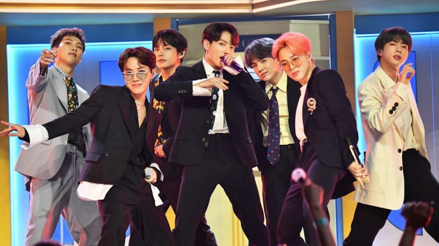 O grupo sul-coreano BTS realiza apresentação durante o Billboard Music Awards, realizado no MGM Grand Garden Arena, localizado em Las Vegas - 01/05/2019 (Foto: Jeff Kravitz/FilmMagic/dcp/Getty Images)