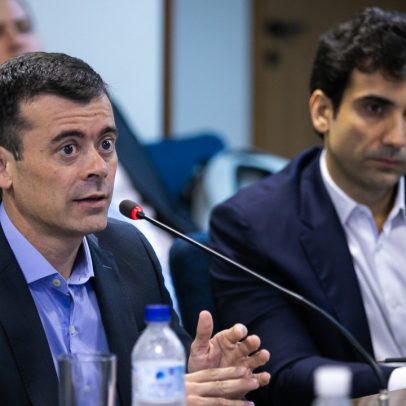Ceron provoca risadas durante manifestações bolsonaristas em dia agitado