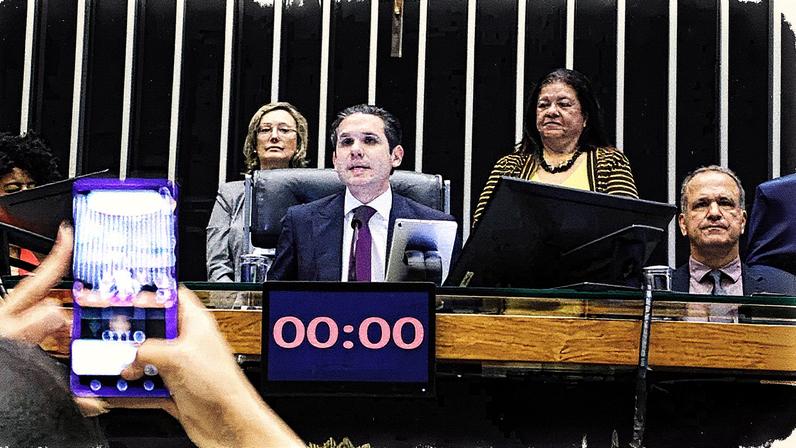 Debate sobre a proteção de crianças e adolescentes em ambientes digitais na Câmara dos Deputados (Foto: Kayo Magalhães/Câmara dos Deputados)