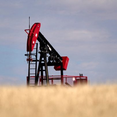 Petróleo despenca 3% com dados fracos dos EUA e aumento da produção da Opep+