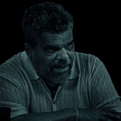 Luis Guzmán critica Jennifer Lopez em momento constrangedor no programa 'Hot Ones'
